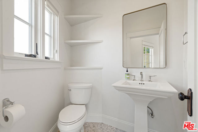 2347 Parnell Avenue, Los Angeles CA: https://media.crmls.org/mediaz/a206eec6-a91b-4b2b-becd-21781d700739.jpg