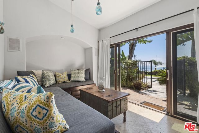 27355 Pacific Coast Highway, Malibu CA: https://media.crmls.org/mediaz/a207441b-6557-404a-8ff2-34d9c582b024.jpg