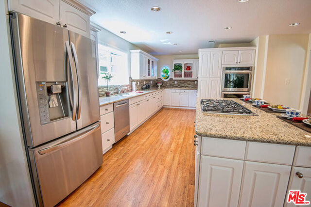 7830 West 83rd Street photo 25