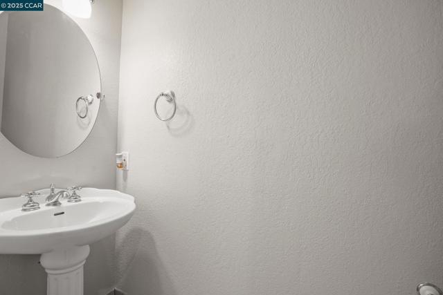 89 Cormorant Court, Martinez CA: https://media.crmls.org/mediaz/a207a0da-c5f7-42d1-b132-84e06d590724.jpg