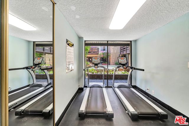 320 S Ardmore Avenue, Los Angeles CA: https://media.crmls.org/mediaz/a207a714-230f-4592-841f-12d6ac5300d6.jpg
