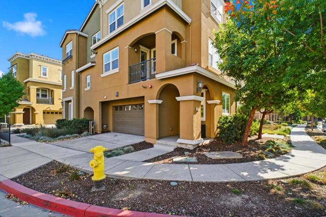 5724 Pandorea Terrace, Newark CA: https://media.crmls.org/mediaz/a207eb8c-1a10-4339-ab71-cf7e2673bc7d.jpg