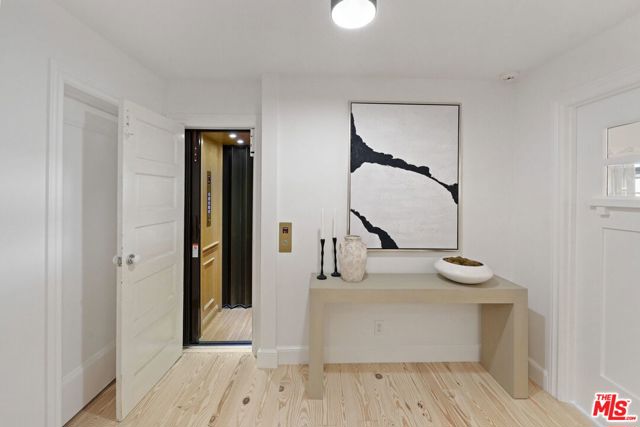 143 Ocean Avenue Ext, Santa Monica CA: https://media.crmls.org/mediaz/a20828df-c654-4534-b35a-43e23551af38.jpg