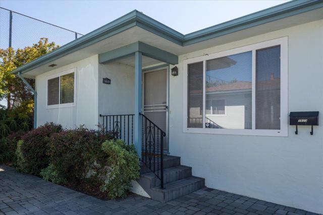 1931 Palm Avenue, San Mateo CA: https://media.crmls.org/mediaz/a2082b71-7556-485b-b45e-aa618458e724.jpg