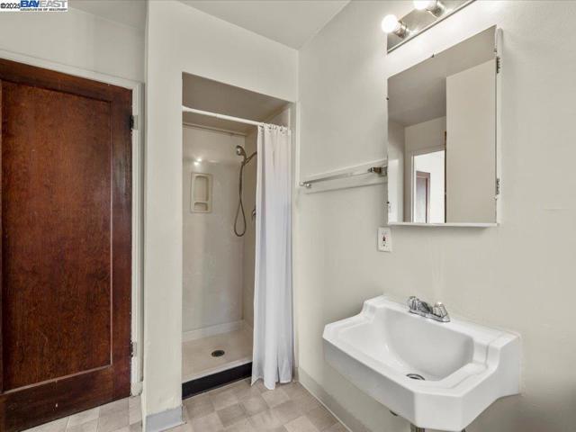 19979 Wisteria St, Castro Valley CA: https://media.crmls.org/mediaz/a208a792-09b6-43ae-b40a-2120df36a665.jpg