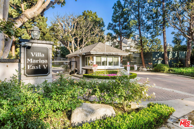 4342 Redwood Avenue, Marina del Rey CA: https://media.crmls.org/mediaz/a20903bb-5886-4948-a795-fcd6854c1de2.jpg