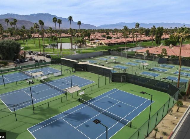 142 Camino Arroyo S, Palm Desert CA: https://media.crmls.org/mediaz/a209a106-3bf8-4eff-8357-7067e97159b6.jpg