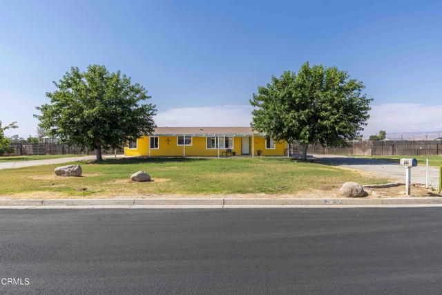 8600 Kattie Avenue, Bakersfield CA: https://media.crmls.org/mediaz/a20a10ea-986f-4250-b479-652553fc4b4a.jpg