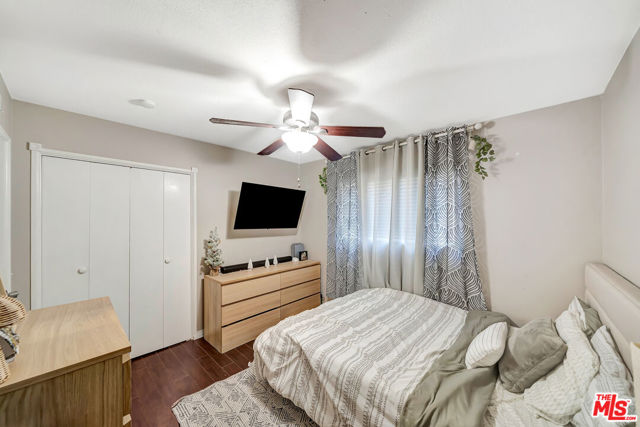 2425 Dusan Street, Simi Valley CA: https://media.crmls.org/mediaz/a20a2952-dd95-4675-8f77-bcbe71a927cd.jpg