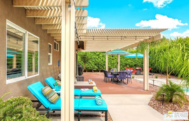 2162 Shannon Way, Palm Springs CA: https://media.crmls.org/mediaz/a20ac466-153b-4767-8ea2-893242a7723c.jpg