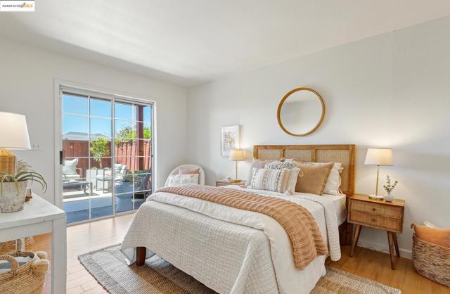 4353 Terrabella Way, Oakland CA: https://media.crmls.org/mediaz/a20b071e-49b9-4453-a1cc-19d37e437ff6.jpg