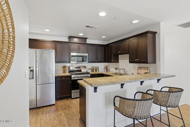 Detail Gallery Image 11 of 28 For 996 Los Angeles Ave #101,  Ventura,  CA 93004 - 3 Beds | 2 Baths