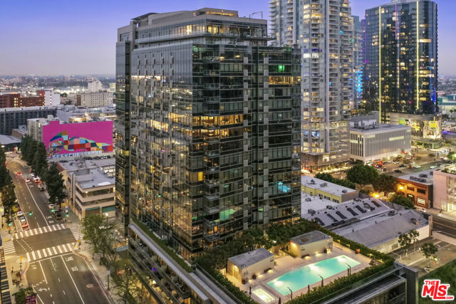 1155 S Grand Avenue, Los Angeles CA: https://media.crmls.org/mediaz/a20b48fd-bc3d-4fdb-b865-973d1fc3f1a6.jpg