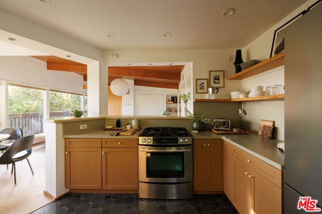 1 Bed Home for Sale in Los Angeles, California