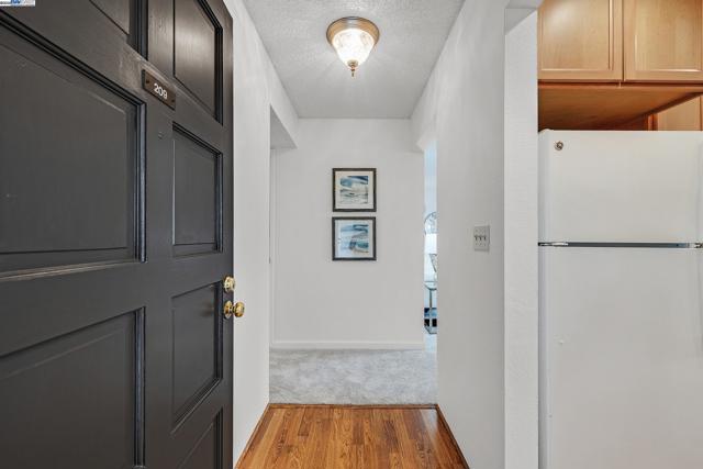 21109 Gary Dr, Hayward CA: https://media.crmls.org/mediaz/a20c4d9a-8072-4e4d-952b-75f0005e83c8.jpg