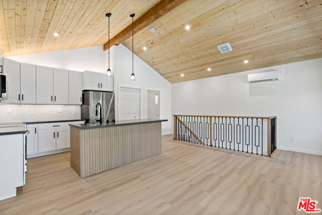 23906 1/2 Darbun Drive, Newhall CA: https://media.crmls.org/mediaz/a20c6e3e-aad8-449c-a7b0-08fe736d3e62.jpg