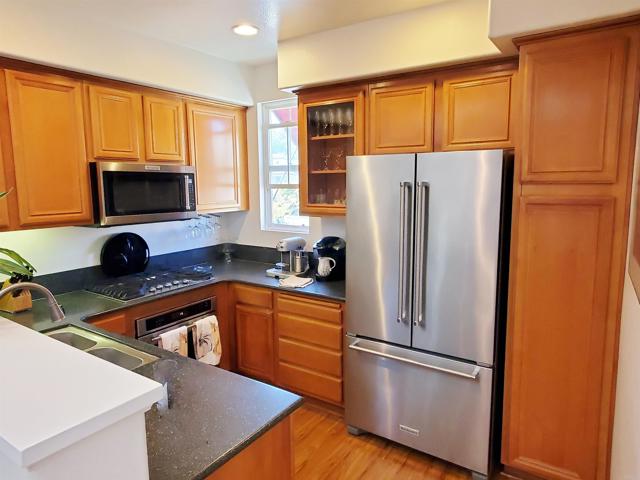 Detail Gallery Image 7 of 18 For 6484 Corte La Luz, Carlsbad,  CA 92009 - 2 Beds | 2 Baths