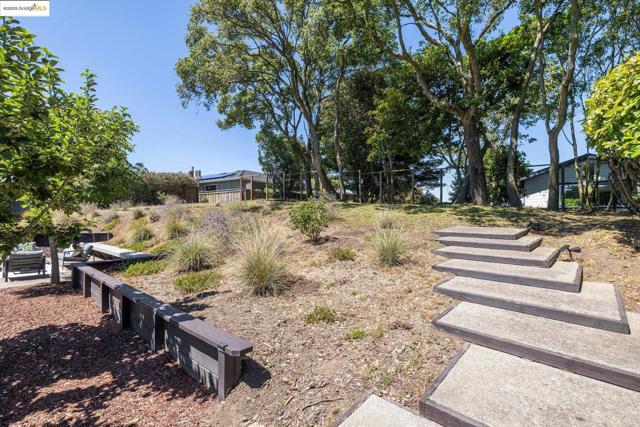 Image 42 of 60 For 1091 Creston Rd