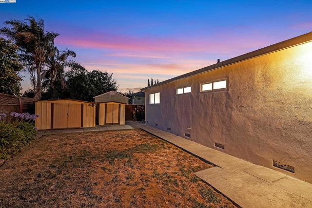 1942 Sherman Dr, Union City CA: https://media.crmls.org/mediaz/a20d83e0-5afa-4881-bee7-00e922596753.jpg