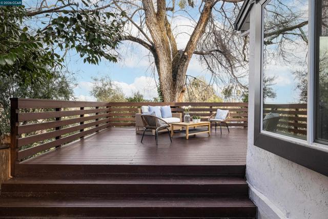 2080 Essenay Ave, Walnut Creek CA: https://media.crmls.org/mediaz/a20e55cc-edfb-48ae-856b-0551b0f620e8.jpg