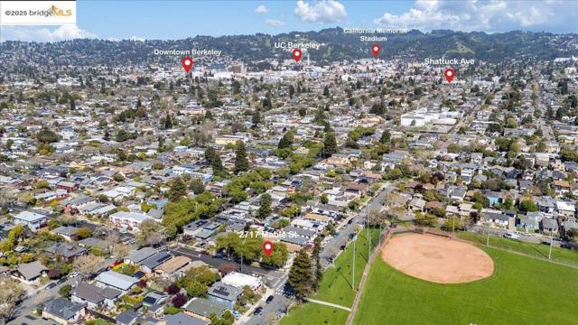 2717 Mabel St, Berkeley CA: https://media.crmls.org/mediaz/a20f6810-76d9-4663-8b14-b4c08f8b8f09.jpg