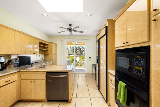153 Lake Shore Drive, Rancho Mirage CA: https://media.crmls.org/mediaz/a20fca3c-9756-4858-bb34-19add24d2c5b.jpg