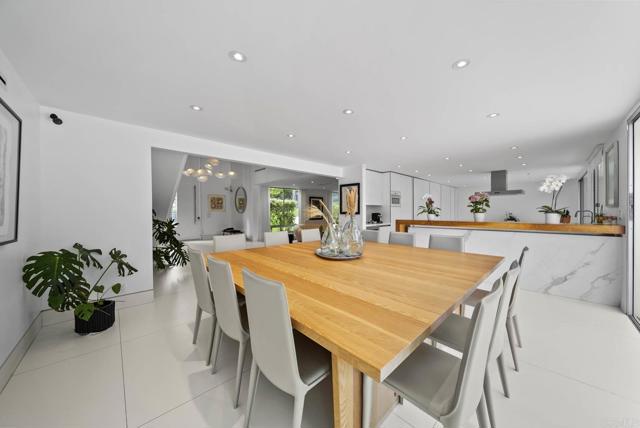 7713 Esterel Dr, La Jolla CA: https://media.crmls.org/mediaz/a21006db-0c69-472c-8102-911e443a2fdf.jpg