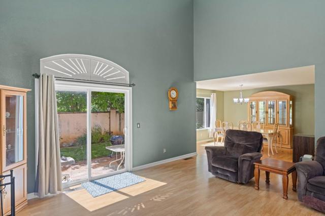 542 Via Sorrento, Morgan Hill CA: https://media.crmls.org/mediaz/a2105631-cb8f-4494-8db2-b3994d1d627b.jpg