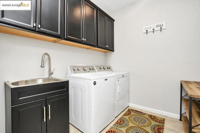 497 Tintori Ct, Brentwood CA: https://media.crmls.org/mediaz/a210e313-7e88-4169-9e57-6d76f6bb34c4.jpg