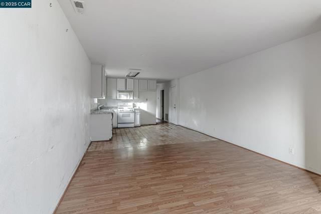 813 Grant St, Vallejo CA: https://media.crmls.org/mediaz/a2121ddc-87c2-49f2-b709-f5355f1cf611.jpg