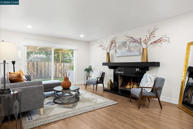 4516 Spring Valley Way, Concord CA: https://media.crmls.org/mediaz/a21237da-c86c-408f-a124-2838562928b1.jpg