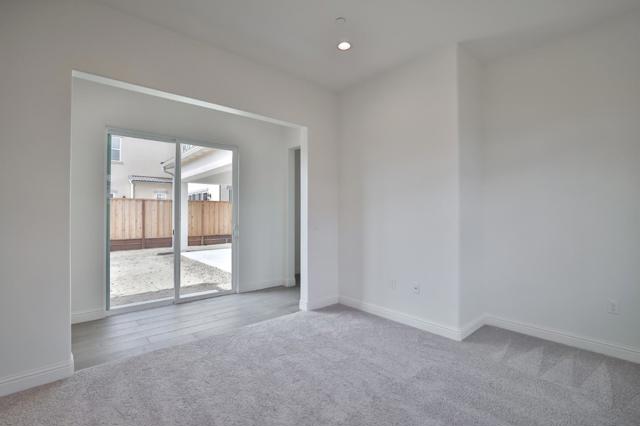 592 Santa Lucia Way, Marina CA: https://media.crmls.org/mediaz/a2126297-52e9-4dff-9063-f29a161f8494.jpg