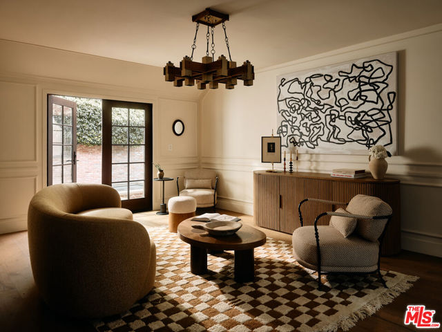 1524 Sunset Plaza Drive, Los Angeles CA: https://media.crmls.org/mediaz/a21267b3-05a3-4533-862e-815191cf85af.jpg