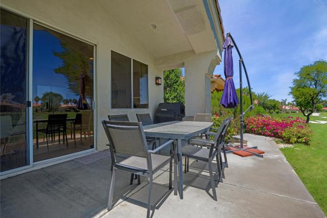 425 Desert Holly Drive, Palm Desert CA: https://media.crmls.org/mediaz/a212ea1a-b368-4495-b012-5056c98babe2.jpg