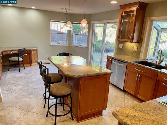 1020 Canyon Hills Road, San Ramon CA: https://media.crmls.org/mediaz/a213cd01-5bf0-4407-87e8-1c57eef0e77a.jpg