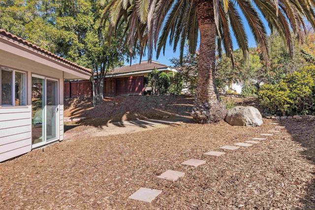 17111 Prado Pl, San Diego CA: https://media.crmls.org/mediaz/a213cd2d-a28c-4446-a217-718ce4571927.jpg