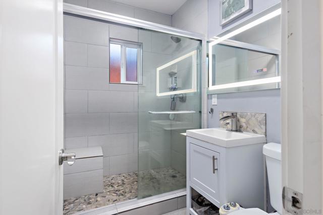 4407 Bancroft St, San Diego CA: https://media.crmls.org/mediaz/a213dd70-da8d-469b-998d-d359d2bad54b.jpg