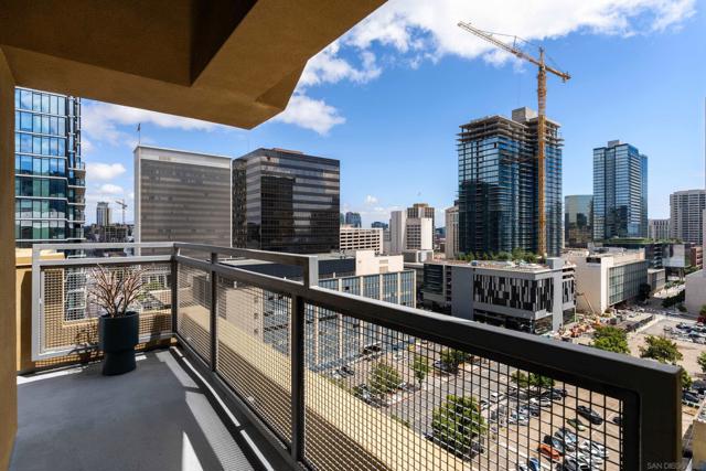 350 W Ash St, San Diego CA: https://media.crmls.org/mediaz/a213de05-eceb-4ff8-b28a-0ad31ea6e724.jpg