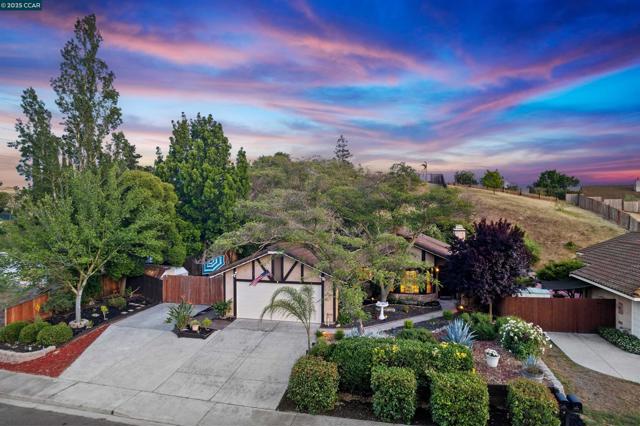 2628 Asilomar Dr, Antioch CA: https://media.crmls.org/mediaz/a2140dfd-ec9e-4c1c-b418-da90c6cb5643.jpg