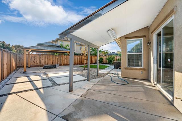 16341 Adobe Way, Lathrop CA: https://media.crmls.org/mediaz/a21420f7-4eb9-4e5b-a2fa-c654b13896e0.jpg