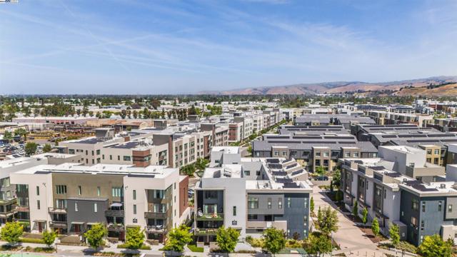 45099 Impress Common, Fremont CA: https://media.crmls.org/mediaz/a214404f-ff8f-4ac4-88c6-4c9f1653db15.jpg