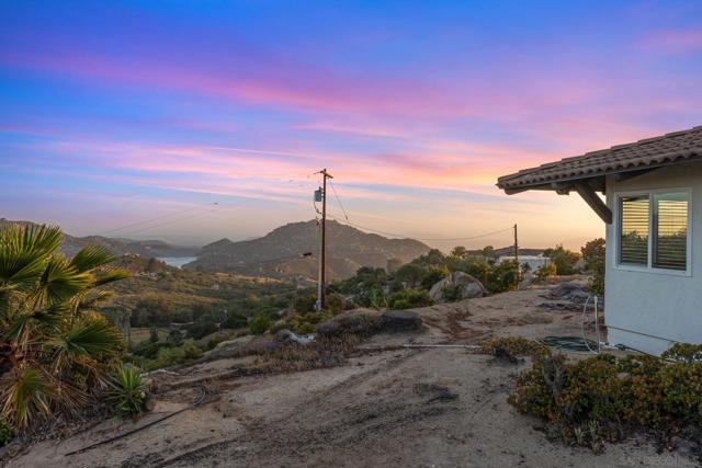 16641 Eagles Crest Rd, Ramona CA: https://media.crmls.org/mediaz/a214e4ec-de86-4728-8380-d286d3a7c1b5.jpg