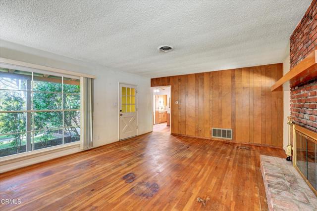 Detail Gallery Image 8 of 49 For 3942 Los Olivos Ln, Glendale,  CA 91214 - 3 Beds | 2 Baths