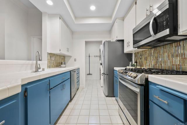 Detail Gallery Image 7 of 38 For 521 Arbor Dr #105,  San Diego,  CA 92103 - 2 Beds | 2/1 Baths