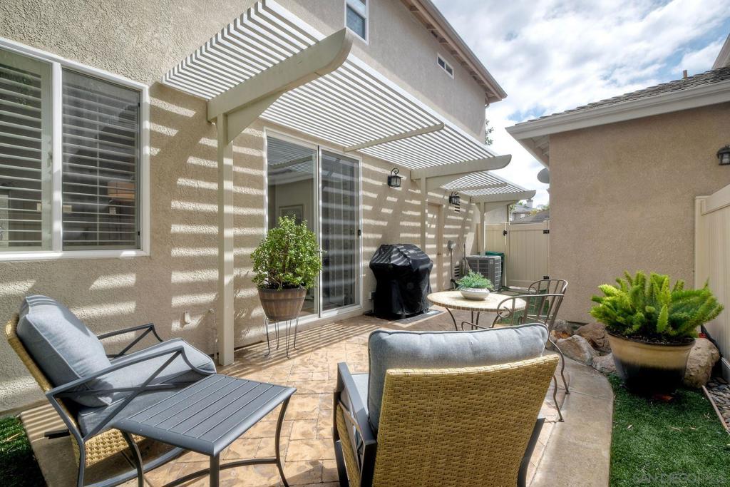 https://media.crmls.org/mediaz/a215da73-6c2d-4f45-bcb9-c2fd219d5d5b.jpg?preset=X-Large