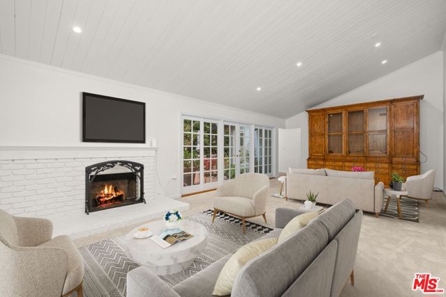 30604 Sicomoro Drive, Malibu CA: https://media.crmls.org/mediaz/a215e242-f977-402a-a3c5-afb2e5bb3916.jpg