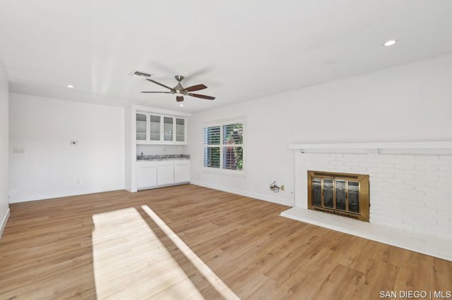 7270 Rondel CT, San Diego CA: https://media.crmls.org/mediaz/a216b523-7b9c-4828-9c9e-21a32ecb365f.jpg
