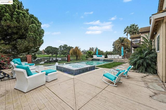 2127 Prestwick Dr, Discovery Bay CA: https://media.crmls.org/mediaz/a216c1c7-f913-498c-a518-02722cdd458c.jpg