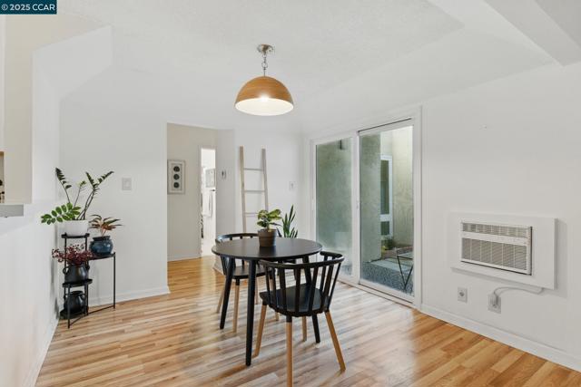 1700 Laguna St, Concord CA: https://media.crmls.org/mediaz/a216ee4b-5e78-453c-8ecb-8b08fb50605c.jpg