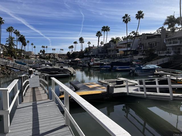 4587 Cove Drive, Carlsbad CA: https://media.crmls.org/mediaz/a2175d49-95e1-4bbd-9b72-0839d3d93752.jpg